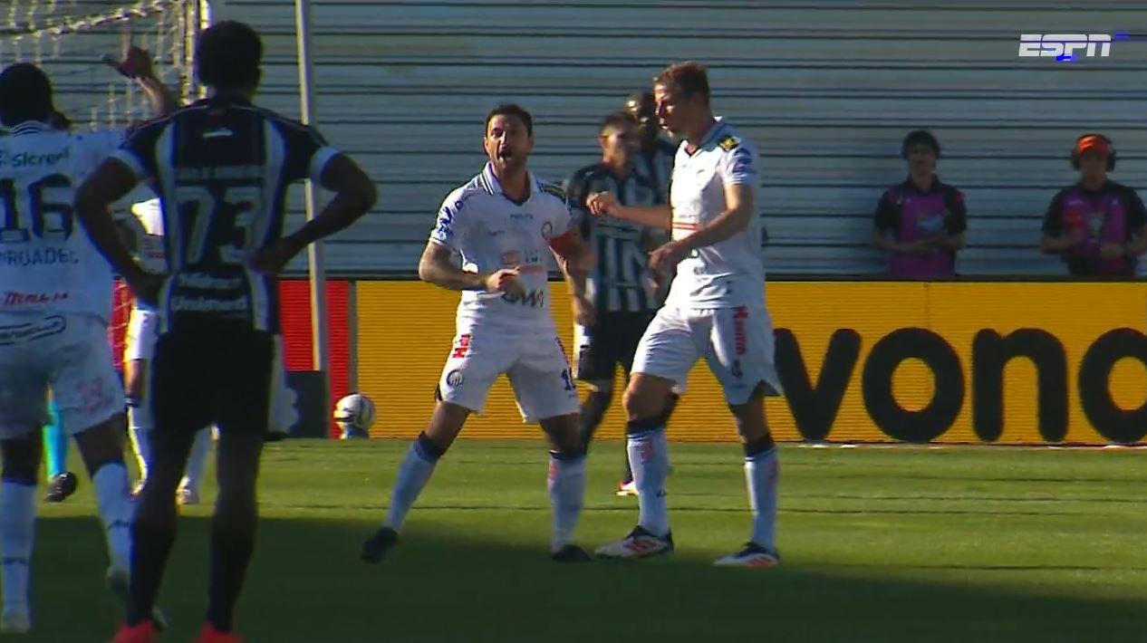 Gol do Operário! Boschilia aproveita rebote e abre o placar contra o Ceará na Série B