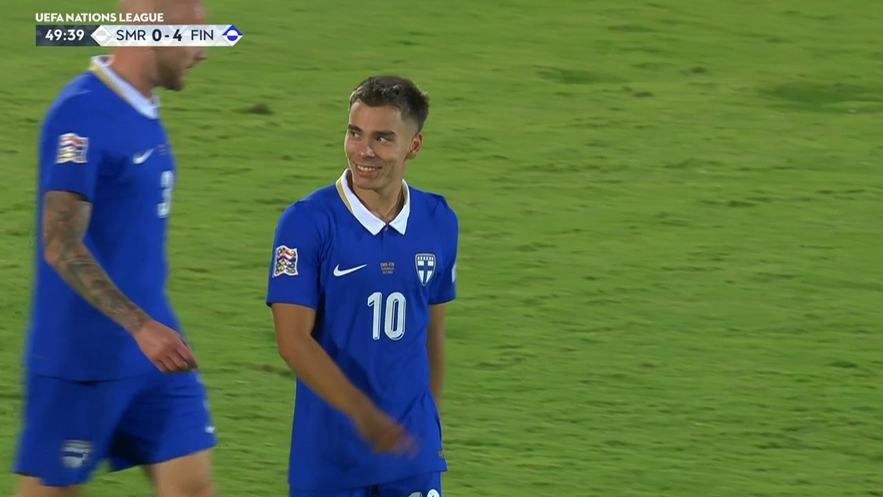¡La colgó del ángulo! Walta puso el 4-0 ante San Marino