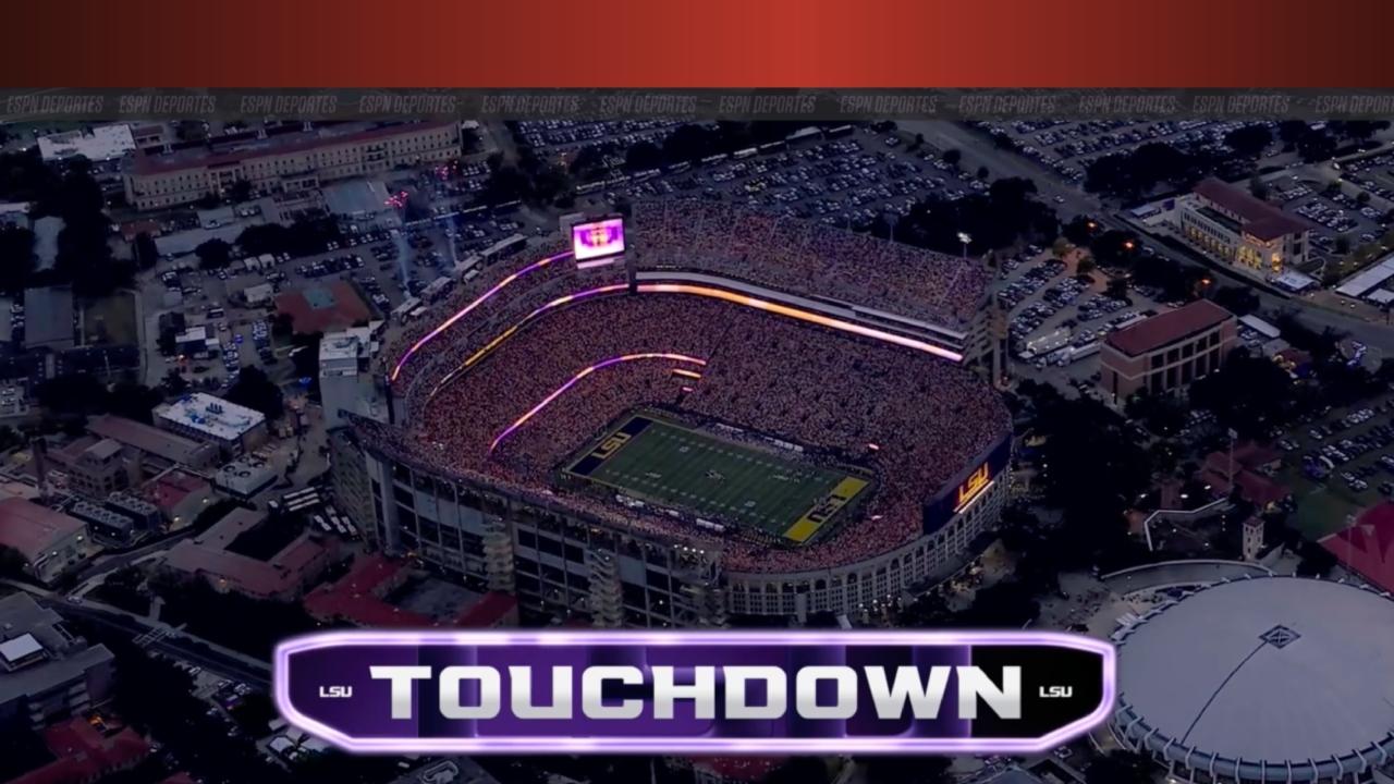 Dilin Jones toma el balón directamente del centro y anota el primer touchdown de LSU.