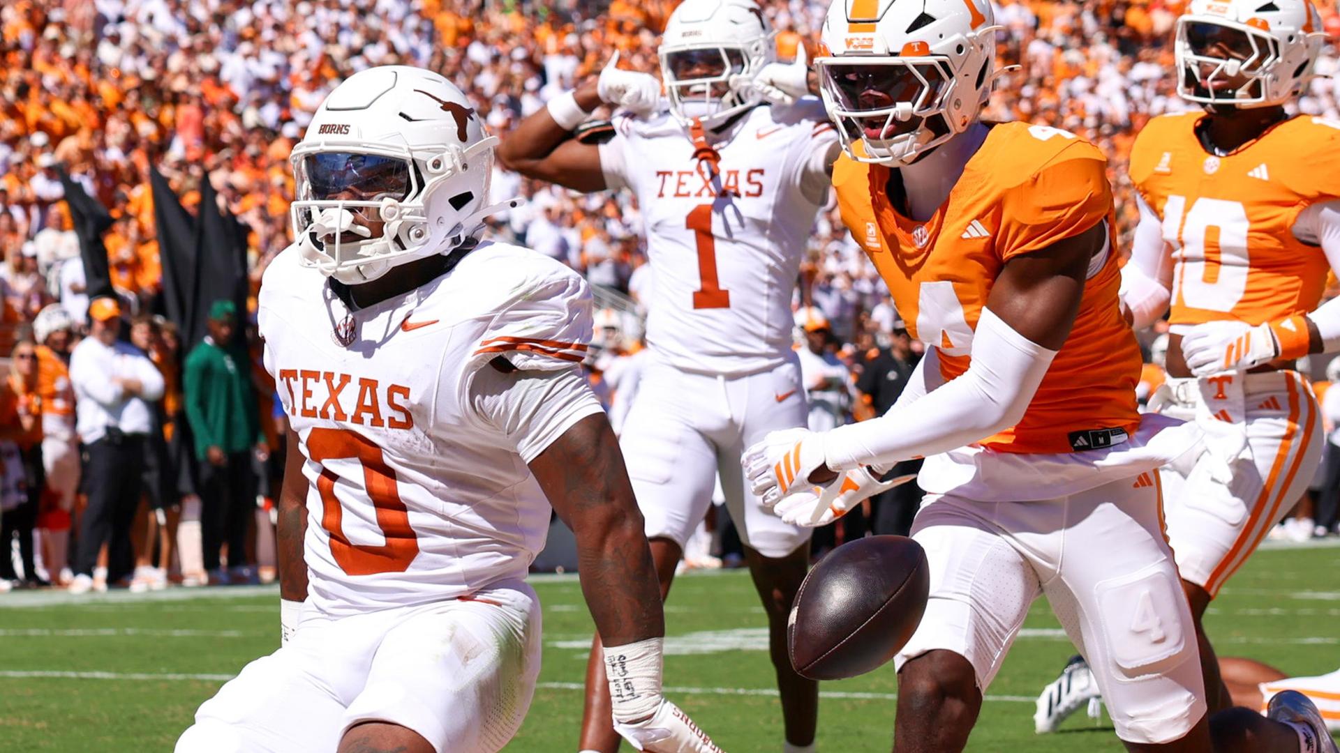 Colin Simmons ties program-record with 5 sacks as No. 1 Texas beats No. 14 Tennessee 20-17