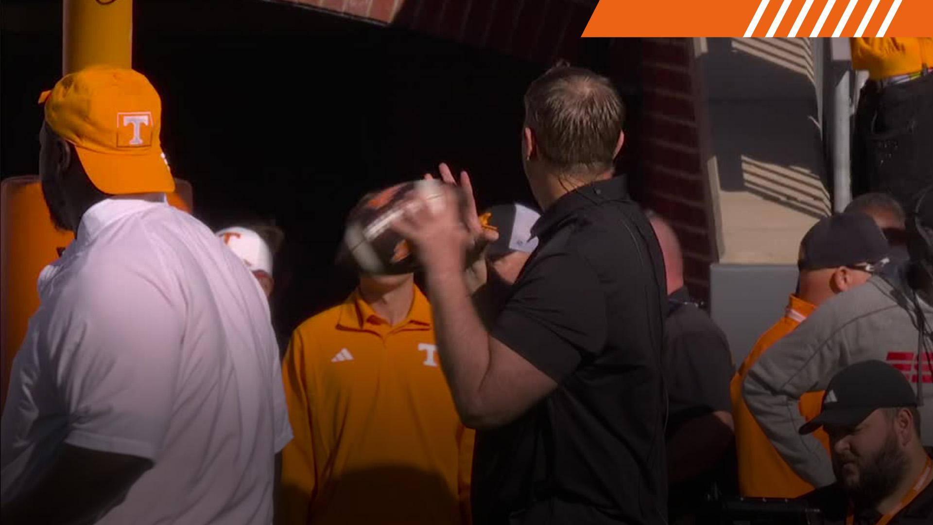 Tennessee HC drills 25-yard crossbar throw, wins $100,000 for charity