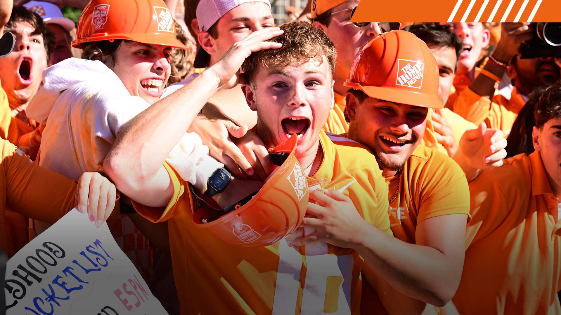 Tennessee fan makes kick barefoot to win $1.5 million on 'College GameDay'