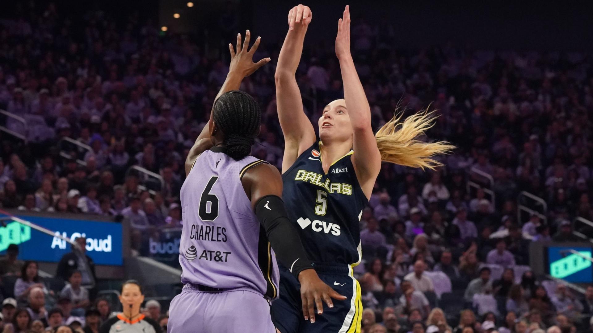 ¡Paige Bueckers rompe a la defensa y acerca a Wings!