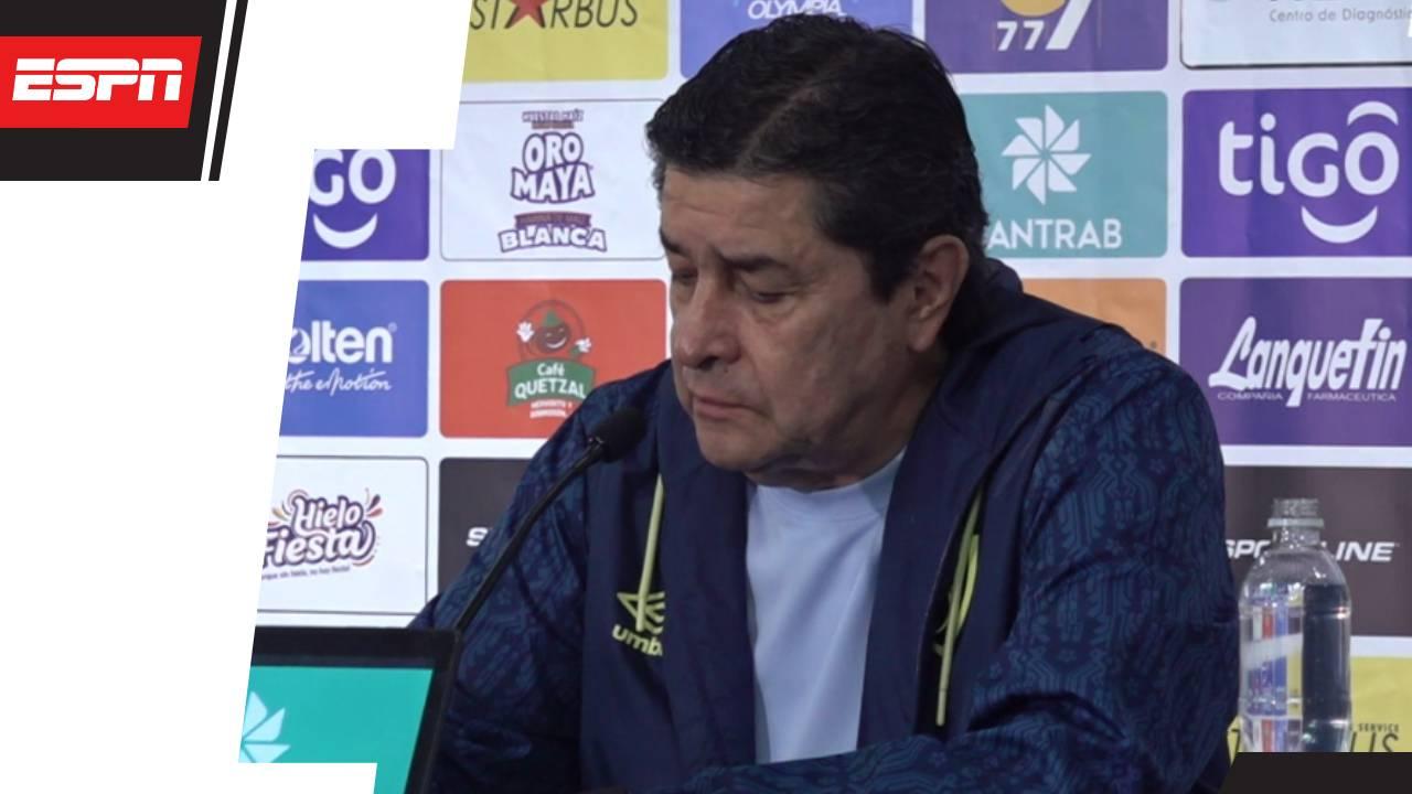 Luis Fernando Tena: "El Salvador tiene delanteros muy buenos y eso los hace peligrosos"