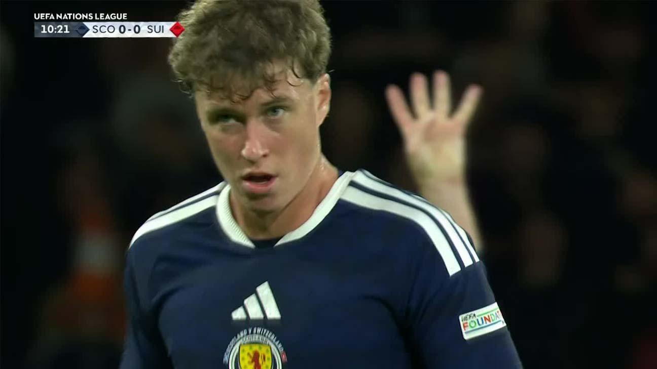 ¡Con 10 a los 10! Por la roja a Hendry, Escocia quedó con uno menos ante Suiza