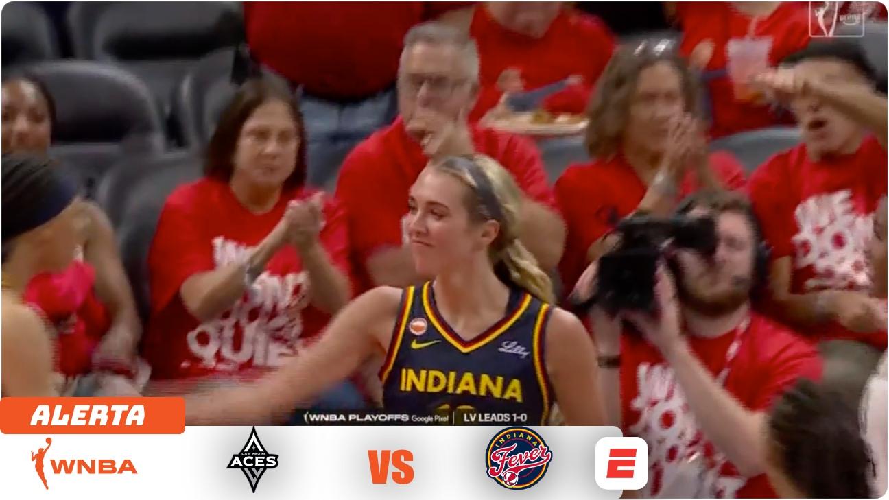 Lexie Hull convierte la canasta con falta incluida para Indiana.
