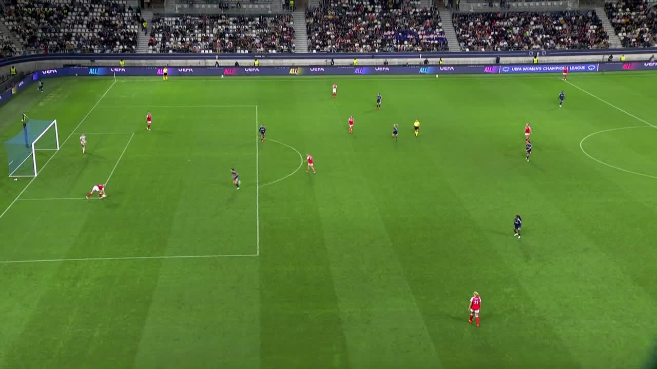 ¿El blooper del año? El insólito penal de Arsenal ante Paris en la Champions League Femenina
