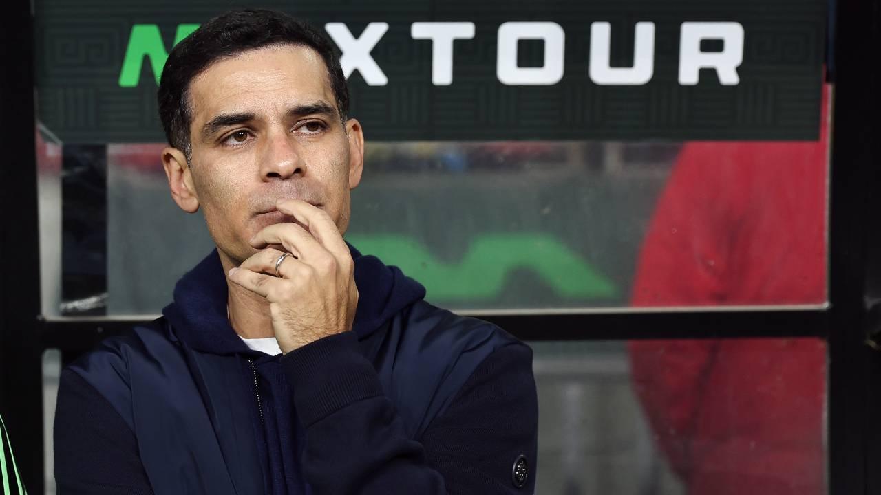 ¿A qué está obligado Rafa Márquez por contrato?