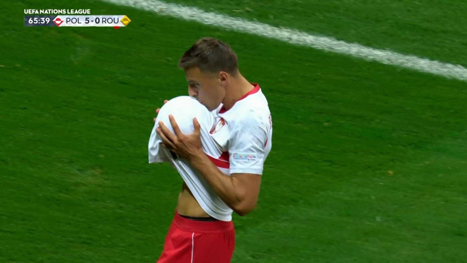 ¡Polonia no aflojó! Bednarek y un testazo letal para el quinto ante Rumania