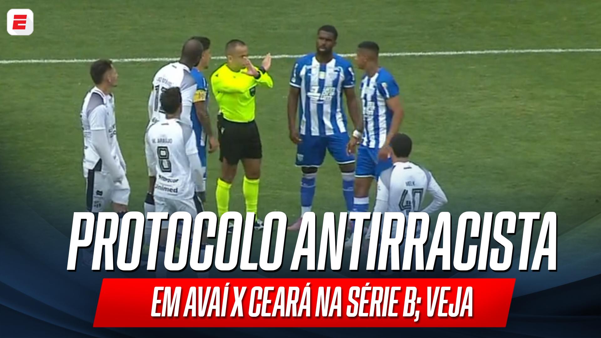 O momento em que árbitro de Avaí x Ceará inicia protocolo antiracista na Série B