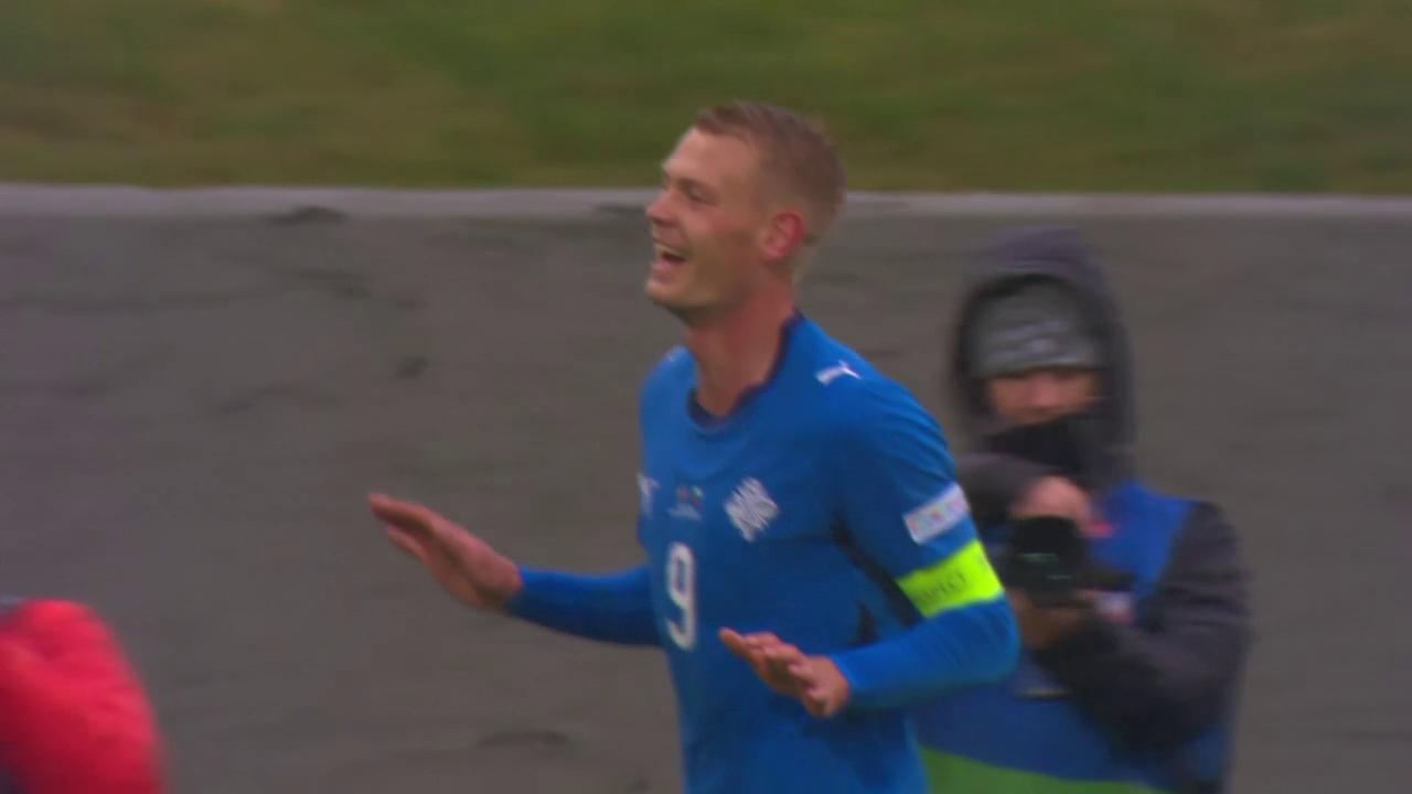 ¡Magistral jugada de Islandia y golazo de Oskarsson para el 1-0!