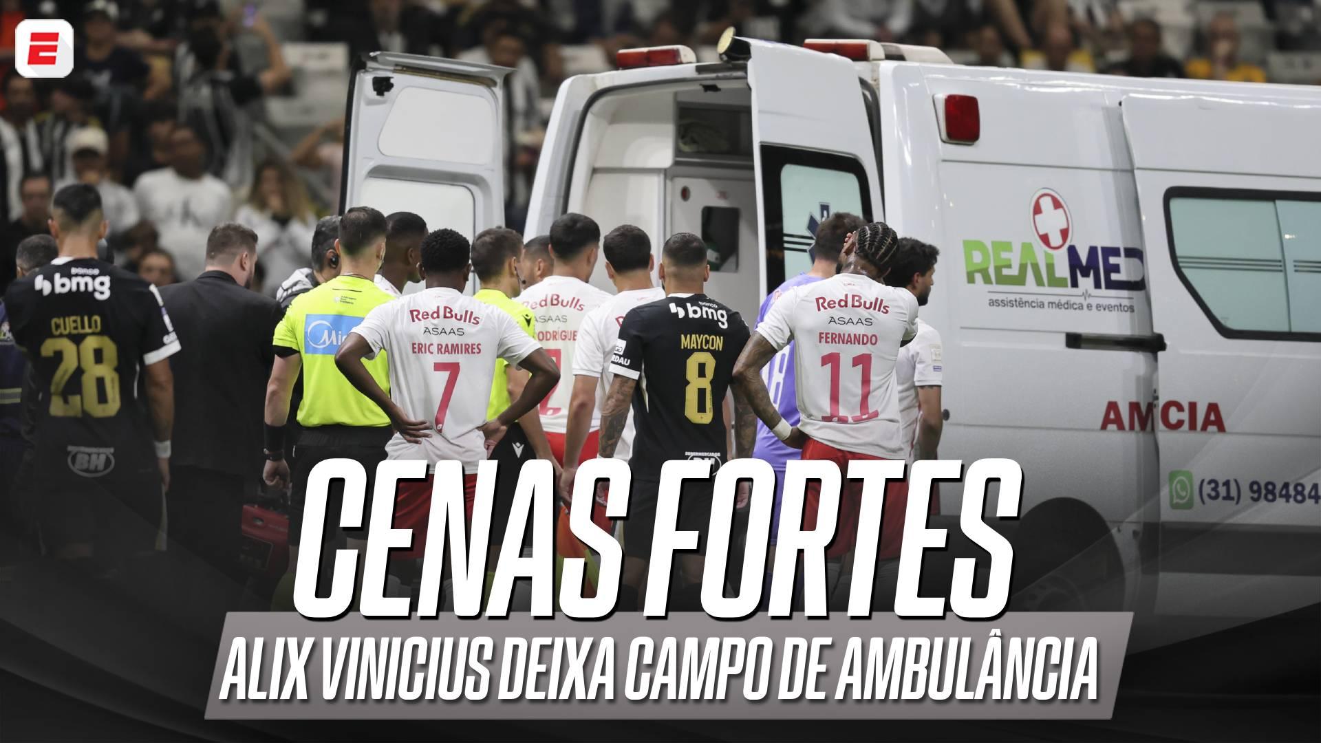 Susto no início! Alix Vinicius é retirado de ambulância após choque de cabeça aos 9 segundos em Atlético-MG x Bragantino