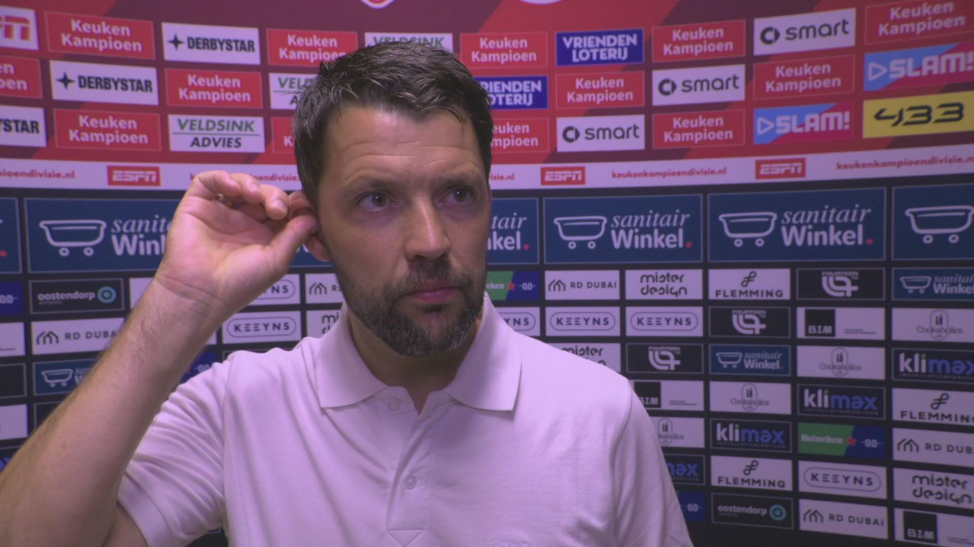 Schreuder over het doelpunt van Monzialo: "Een grote mannenpenalty"