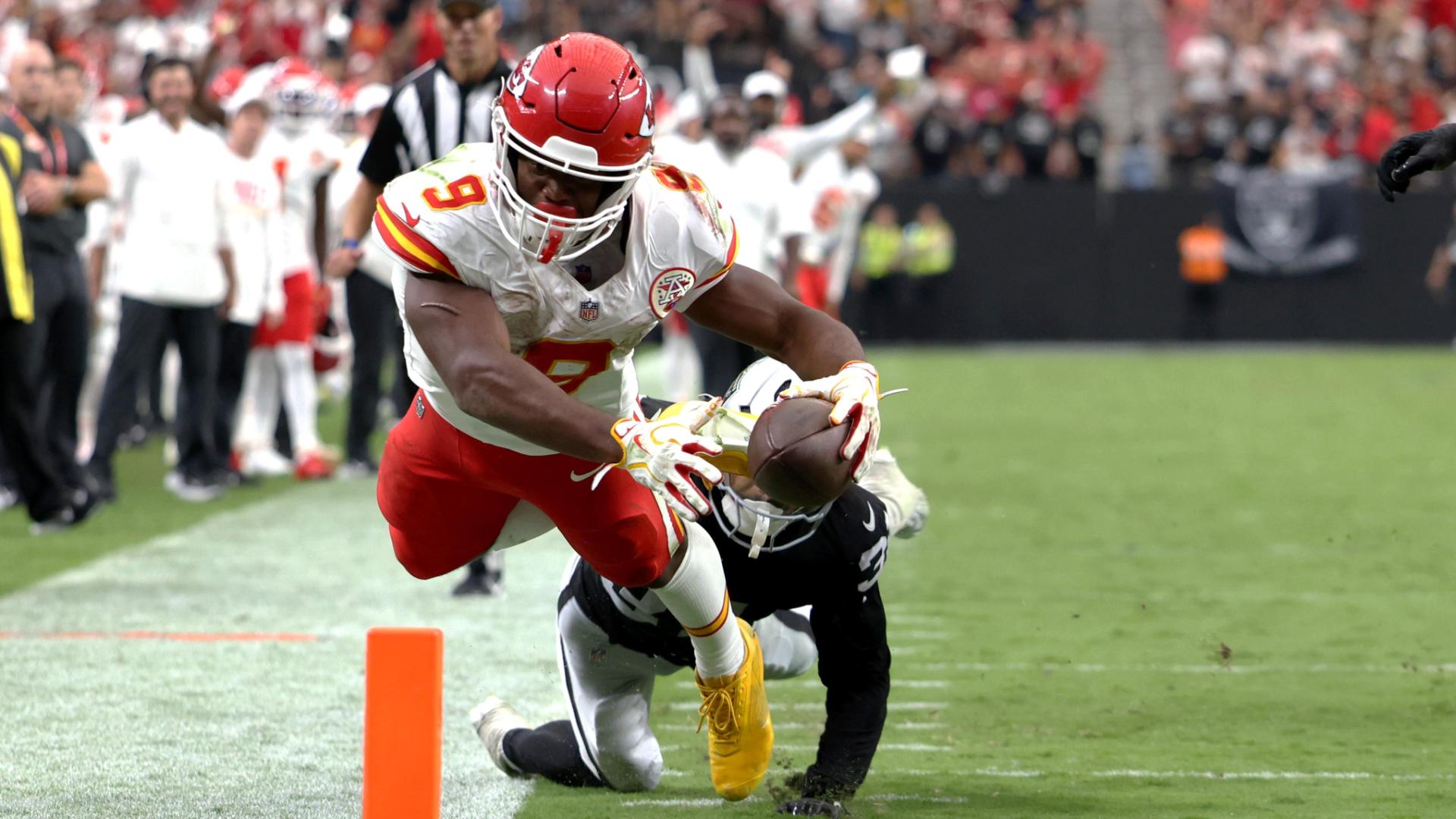 Chiefs beat the Raiders 30-27 to move to 4-0 behind Patrick Mahomes and Kenneth Walker III