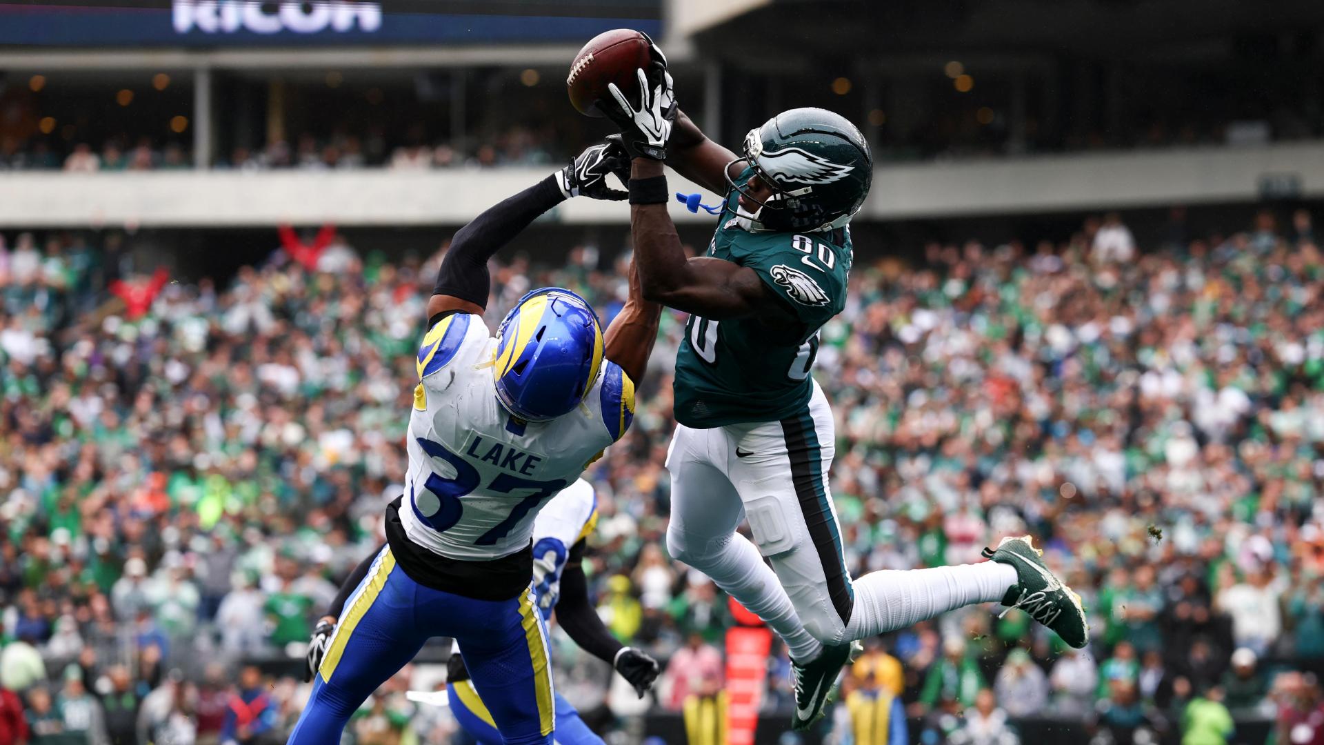 Rams rally behind Stafford, Williams from 10 points down in 4th quarter to beat Eagles 24-20