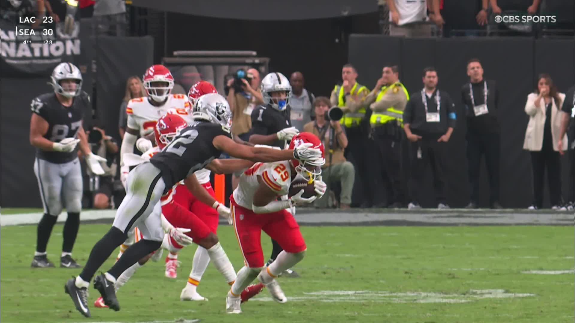 Chiefs acabaron el invicto de Raiders y toman la cima en la AFC Oeste