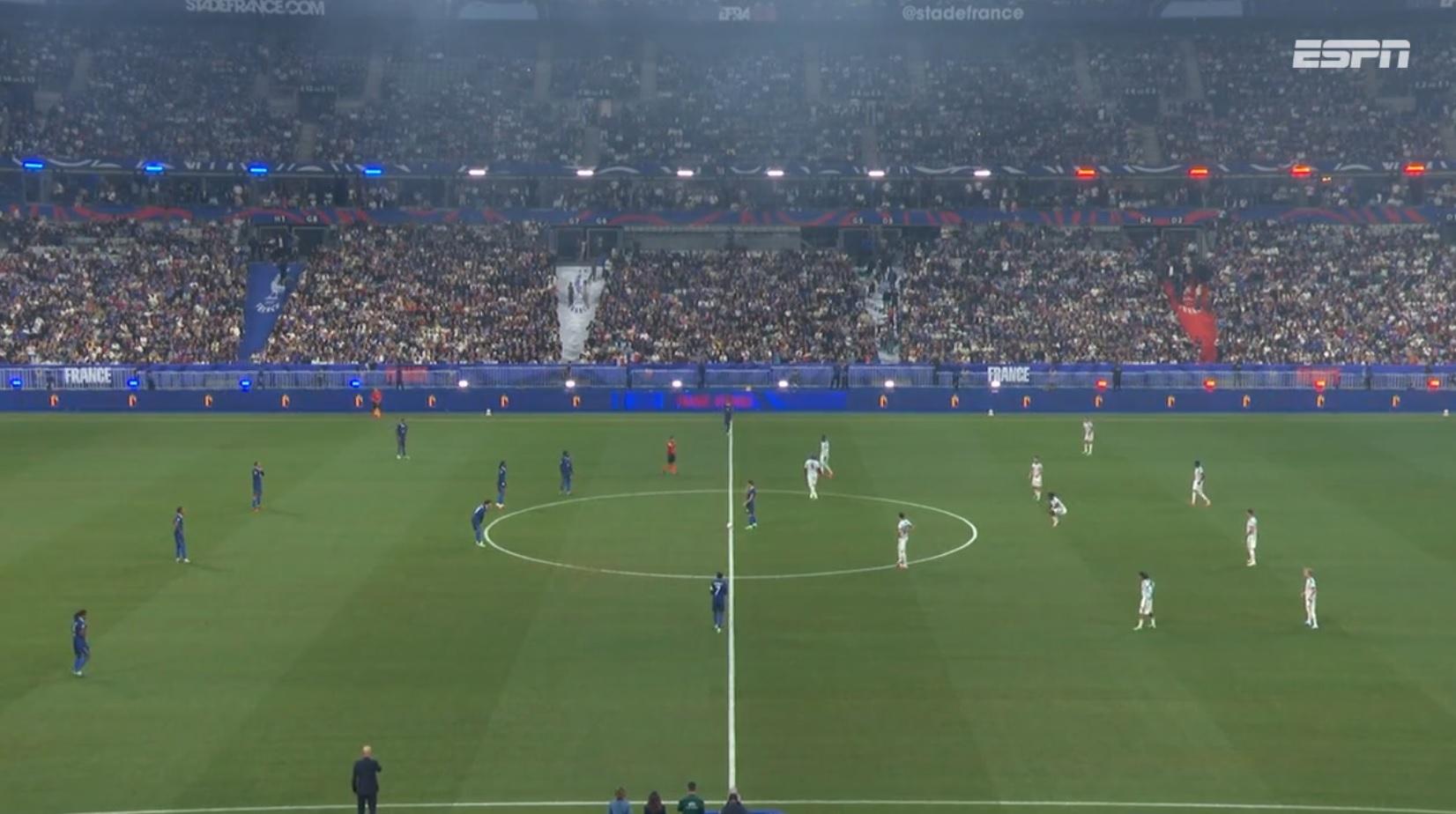 Bola em jogo no Stade de France! França e Bélgica se enfrentam pela Nations League