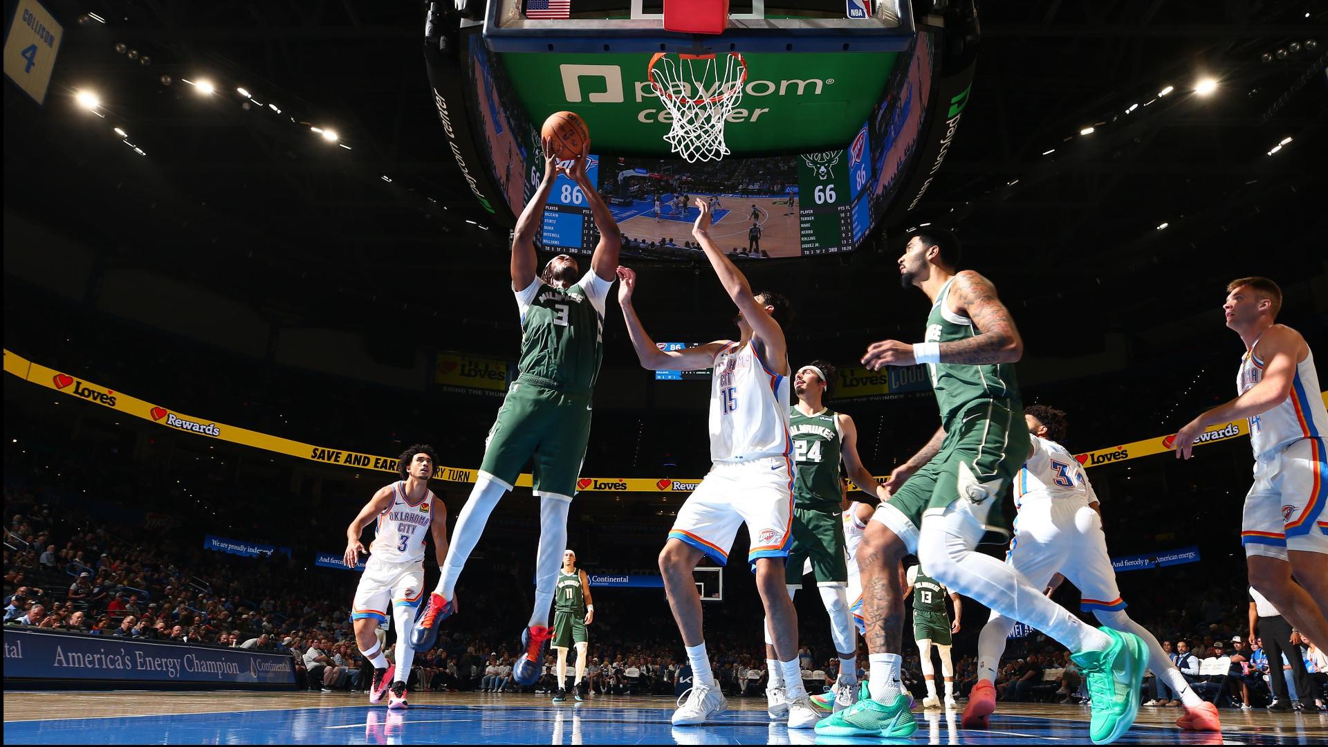 Bucks sobreviven ante el Thunder y suman su primera victoria