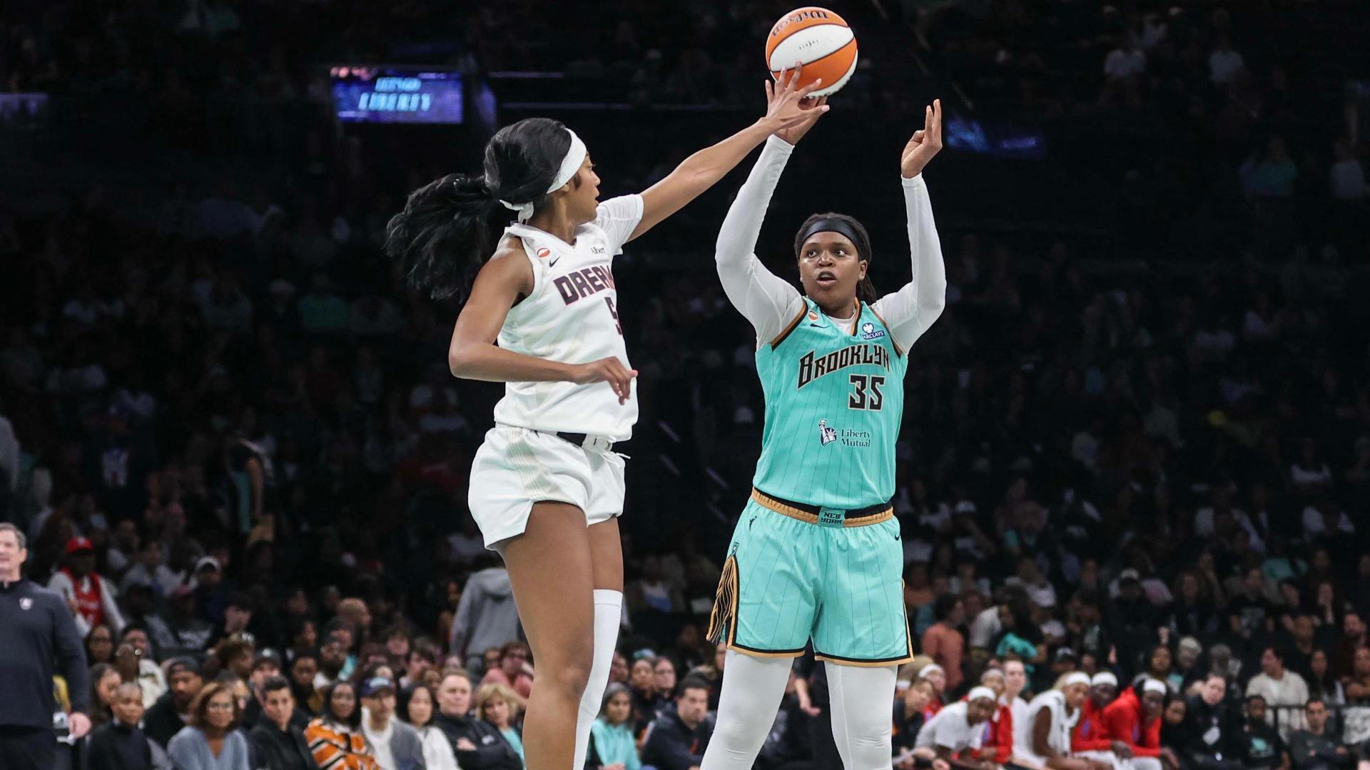 Las jugadas que hicieron de Angel Reese la mejor jugadora en defensa