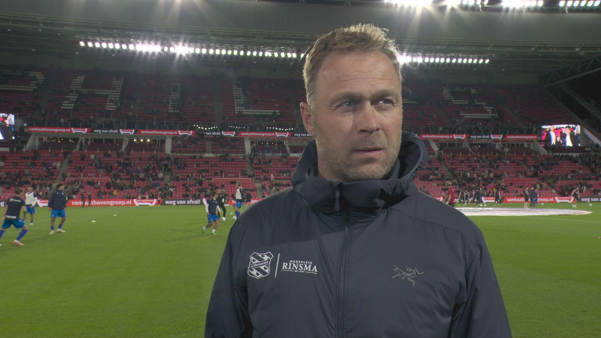 Veldman over Hilgers: "Hij heeft 500 dagen niet bij een wedstrijdselectie heeft gezeten"