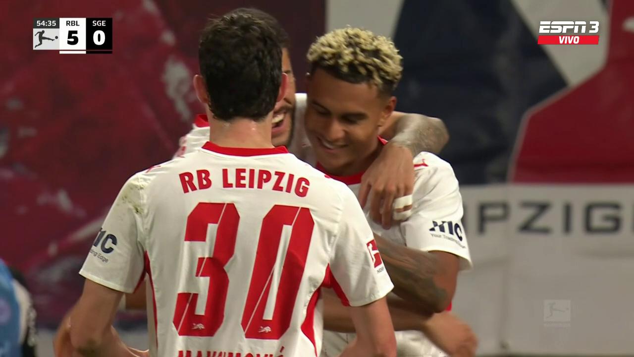 ¡A puro talento! Golazo de Antonio Nusa para el 5-0 de Leipzig