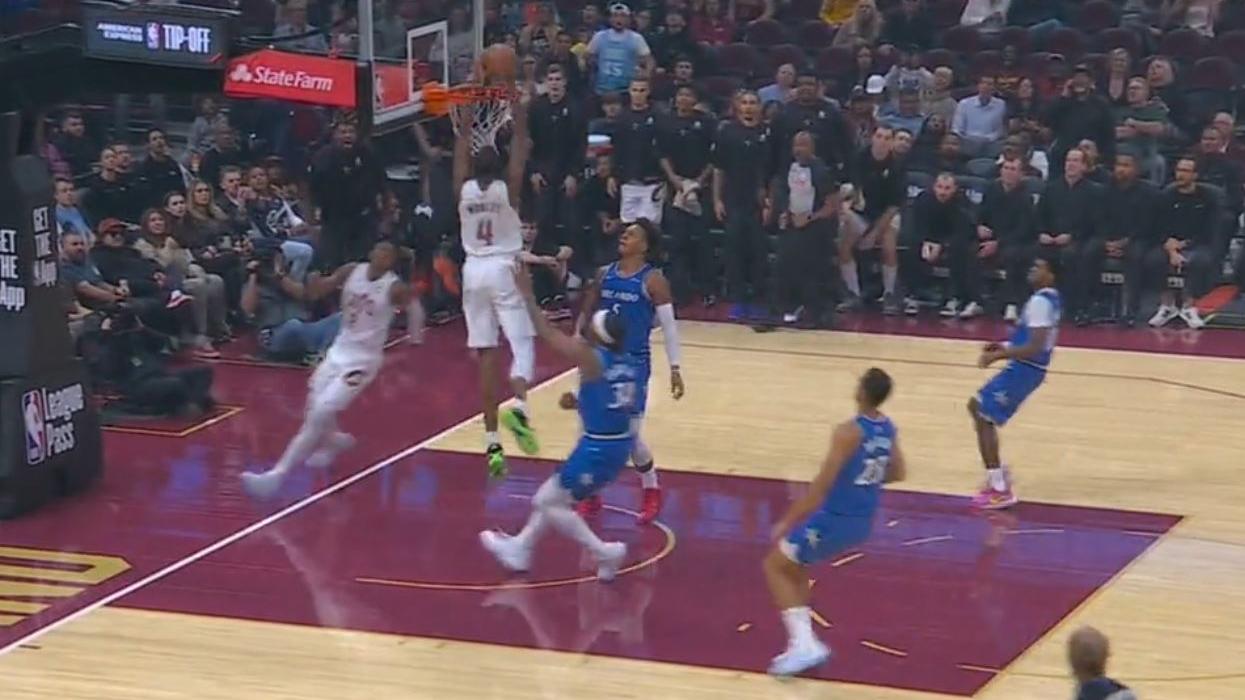 Decolagem autorizada! Watson manda ponte aérea para cravadaça de Mobley; VEJA