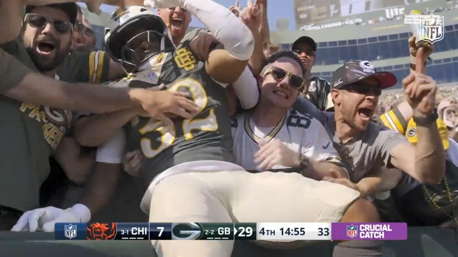 Touchdown Packers! Lloyd aproveita bons bloqueios e corre para a endzone para ampliar a vantagem