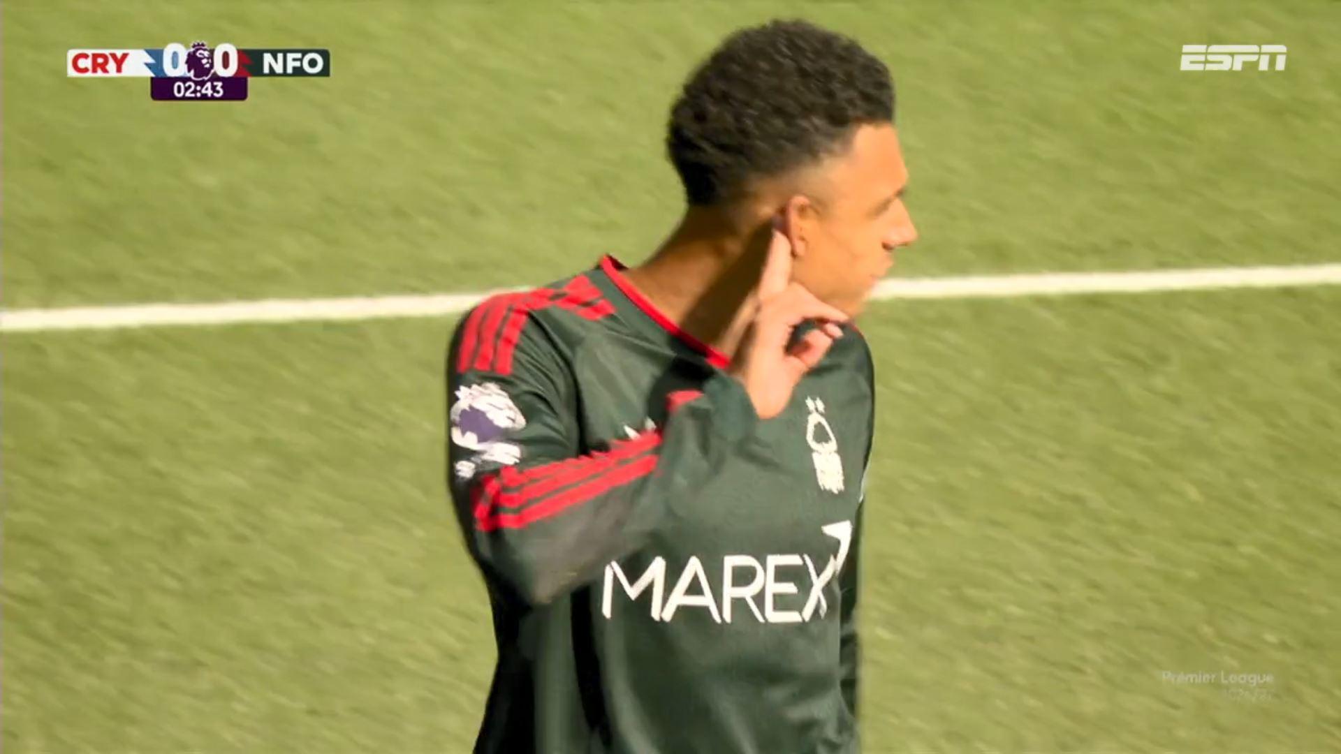 Gol do Nottingham Forest! Defesa entrega de graça e Ndoye abre o placar no comecinho