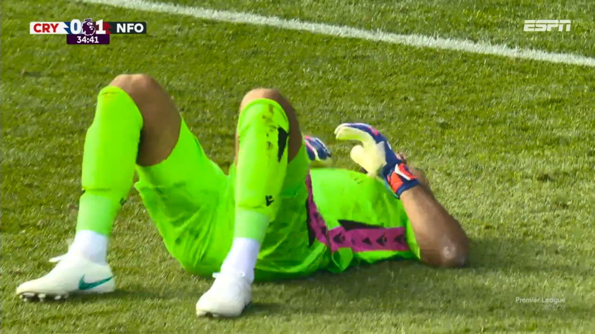 Lance inacreditável do Nottingham Forest! Delap 'nocauteia' goleiro e perde gol feito; VEJA o lance