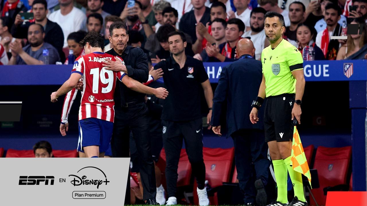 Julián Álvarez salió reemplazado a los 70 minutos del duelo ante Manchester United
