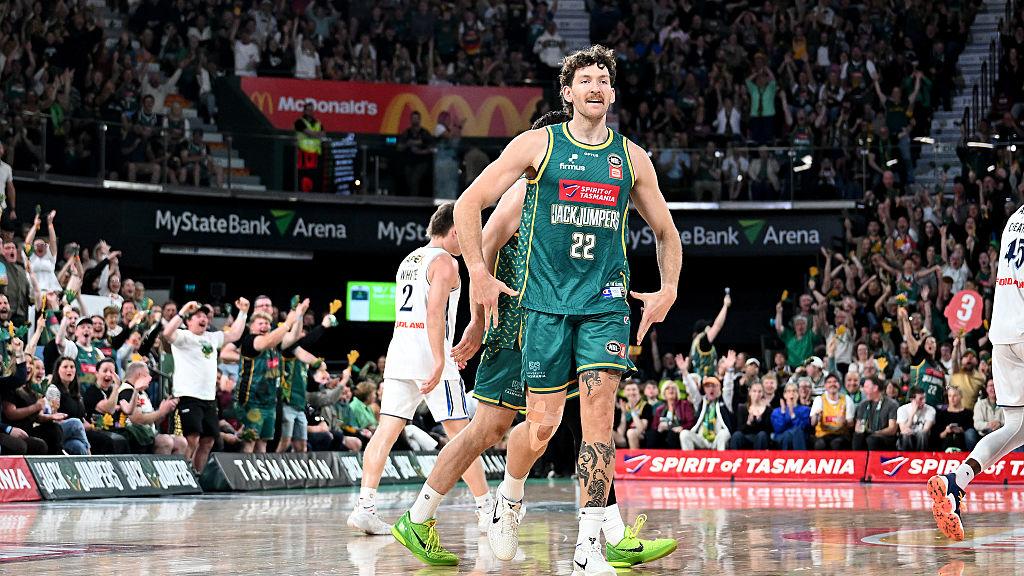 Magnay drains a half-court buzzer-beater