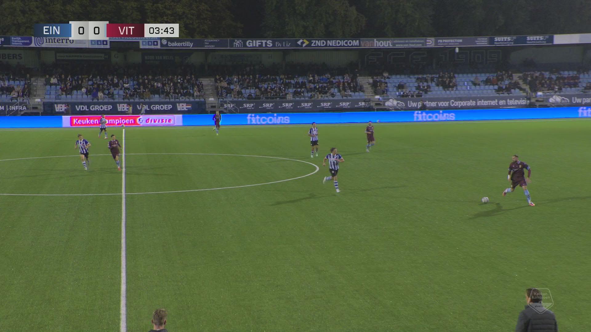 Bannis schiet vrije trap op geweldige wijze achter de doelman | Samenvatting FC Eindhoven - Vitesse