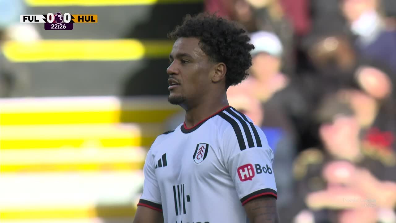 Bobb probó de tiro libre, pero Tzolakis evitó el 1-0 de Fulham