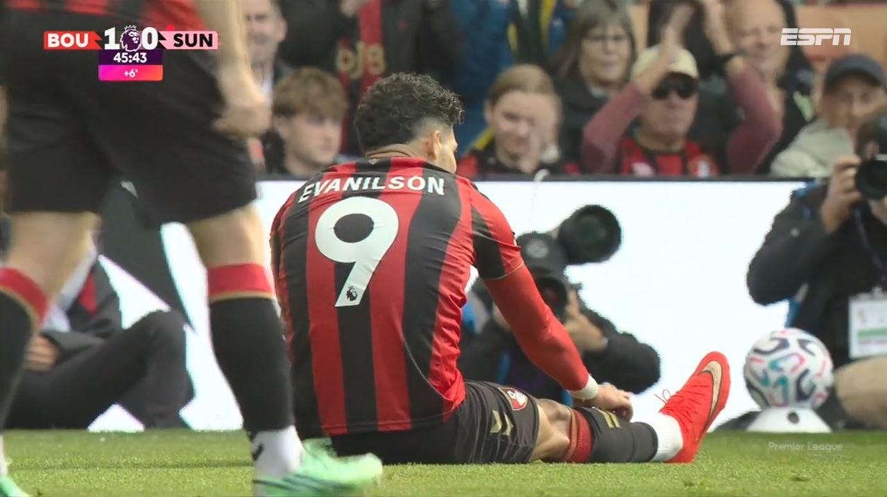 Quase gol do Bournemouth! Com espaço, Evanilson arrisca de fora da área e quase marca golaço contra o Sunderland