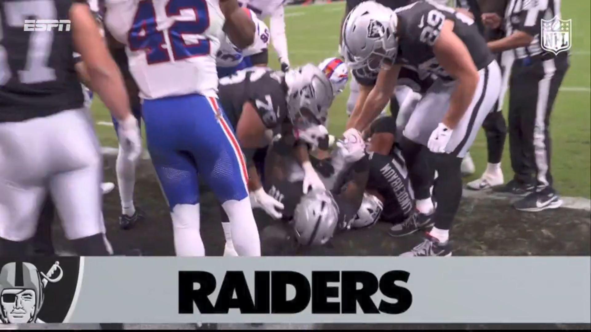 Touchdown Raiders! Jeanty liga o 'modo trator' e atropela a defesa dos Bills para abrir o placar