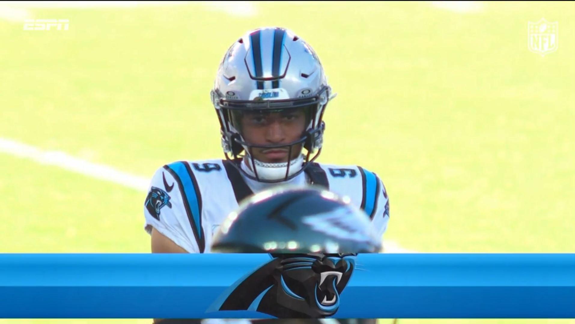 Touchdown Panthers! Hubbard faz bela corrida até a endzone para ampliar a vantagem