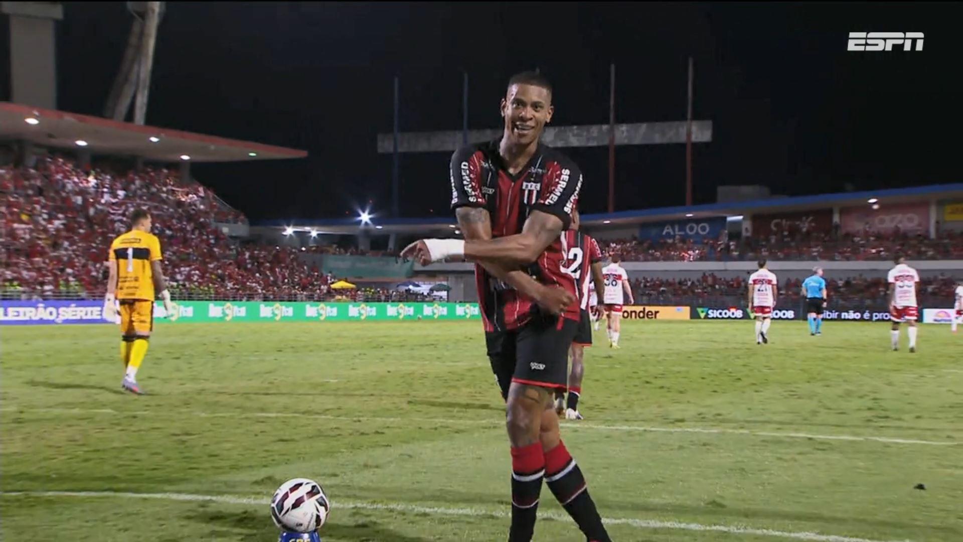 Gol do Botafogo-SP! Hygor abre o placar e faz dancinha diferente na comemoração; VEJA