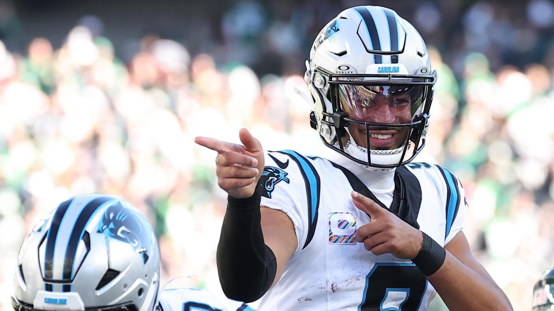 ¡Los Carolina Panthers aseguran la victoria ante los Eagles por 25-14!