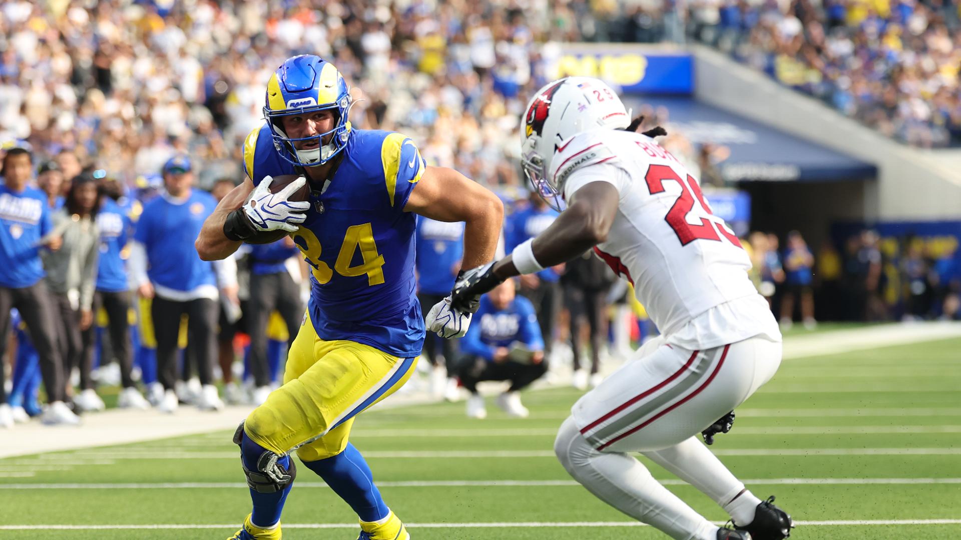 Stafford conecta con Parkinson para un touchdown que pone a los Rams por Delante.