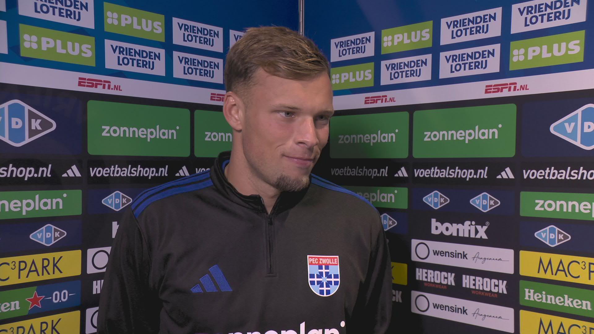 Hooijdonk trefzeker in de IJsselderby: "Je basisdebuut zo bekronen is wel heel lekker"
