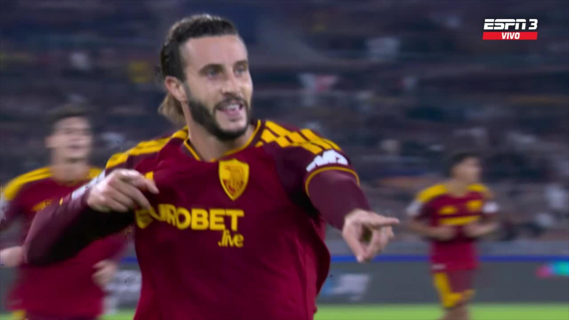 ¡Arriba la Roma! Hermoso ganó de cabeza y marcó el 1-0