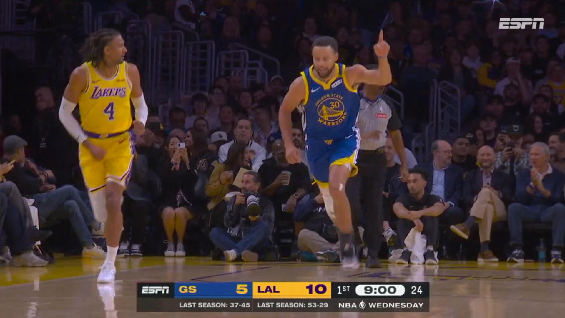 A primeira dele! Curry começa a partida acertando para três pontos; VEJA