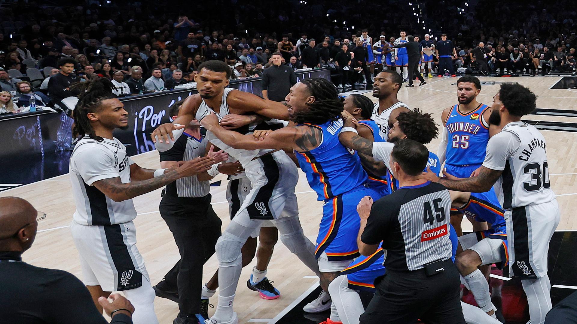 Jugadores de Spurs y OKC protagonizan pelea