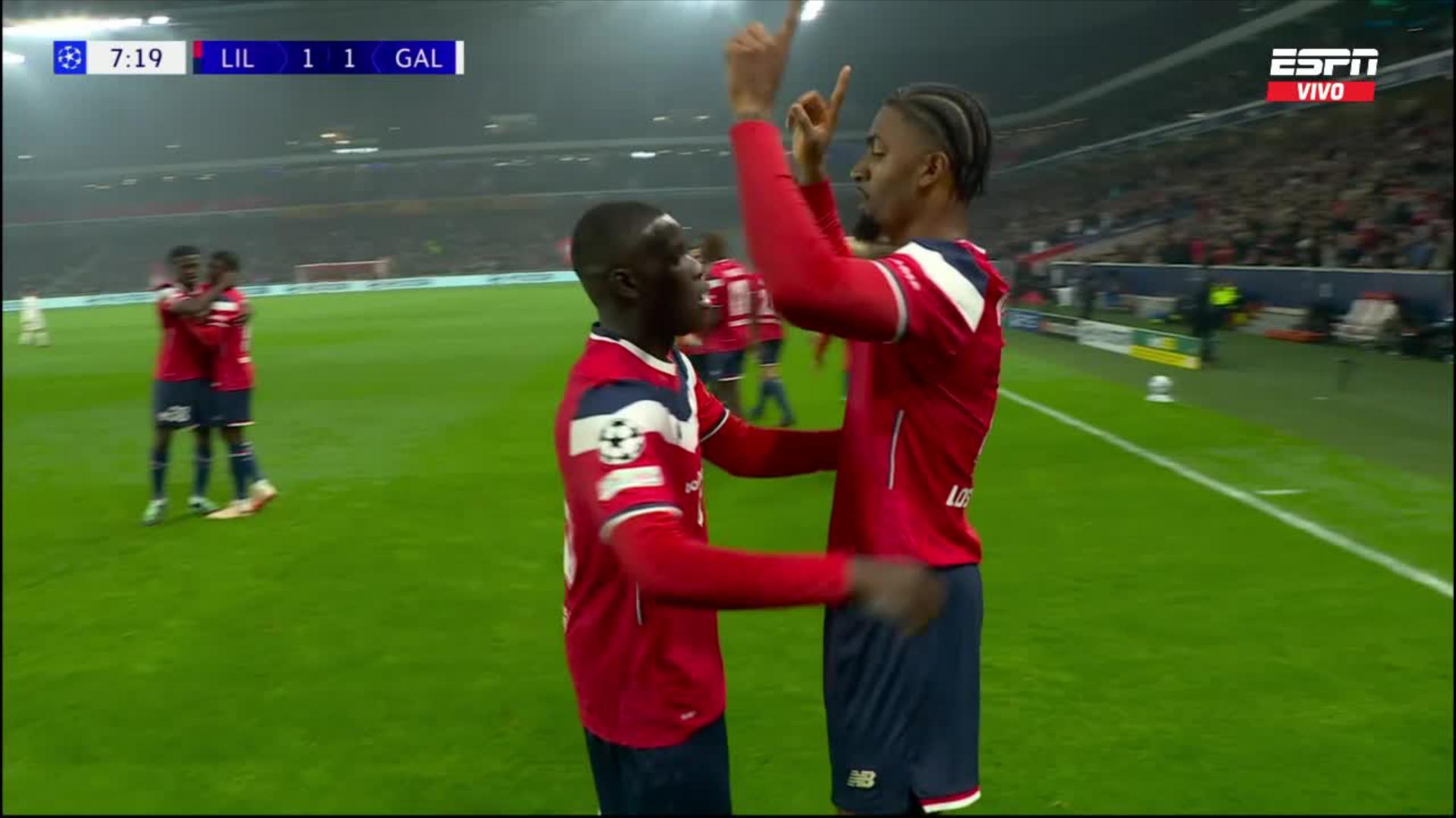 ¡Asistencia topo de Alexsandro y golazo de Diaoune para el 1-1 del Lille!
