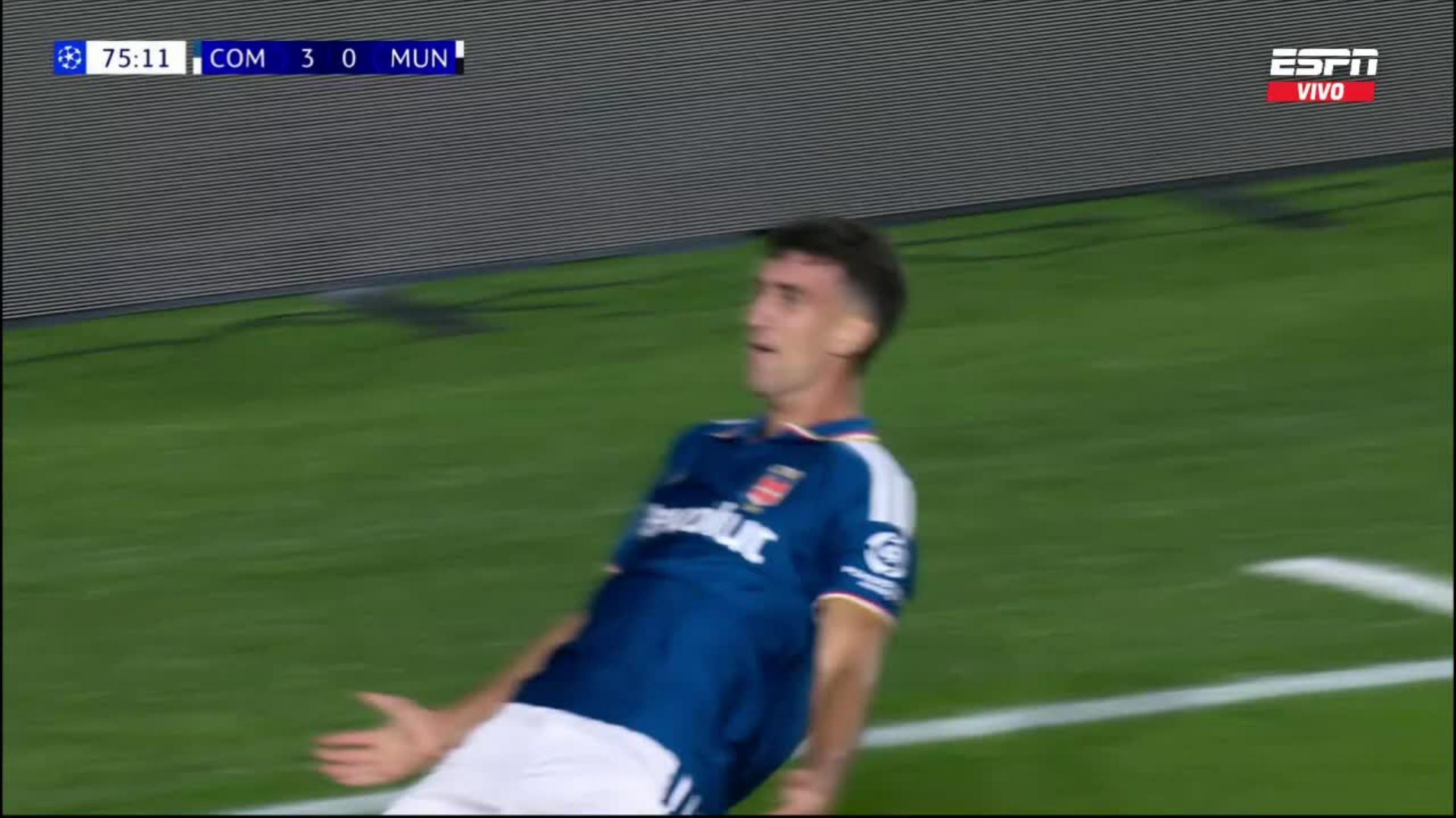Jacobo Ramón culminó un gran ataque y festejó el 4-0 ante el United