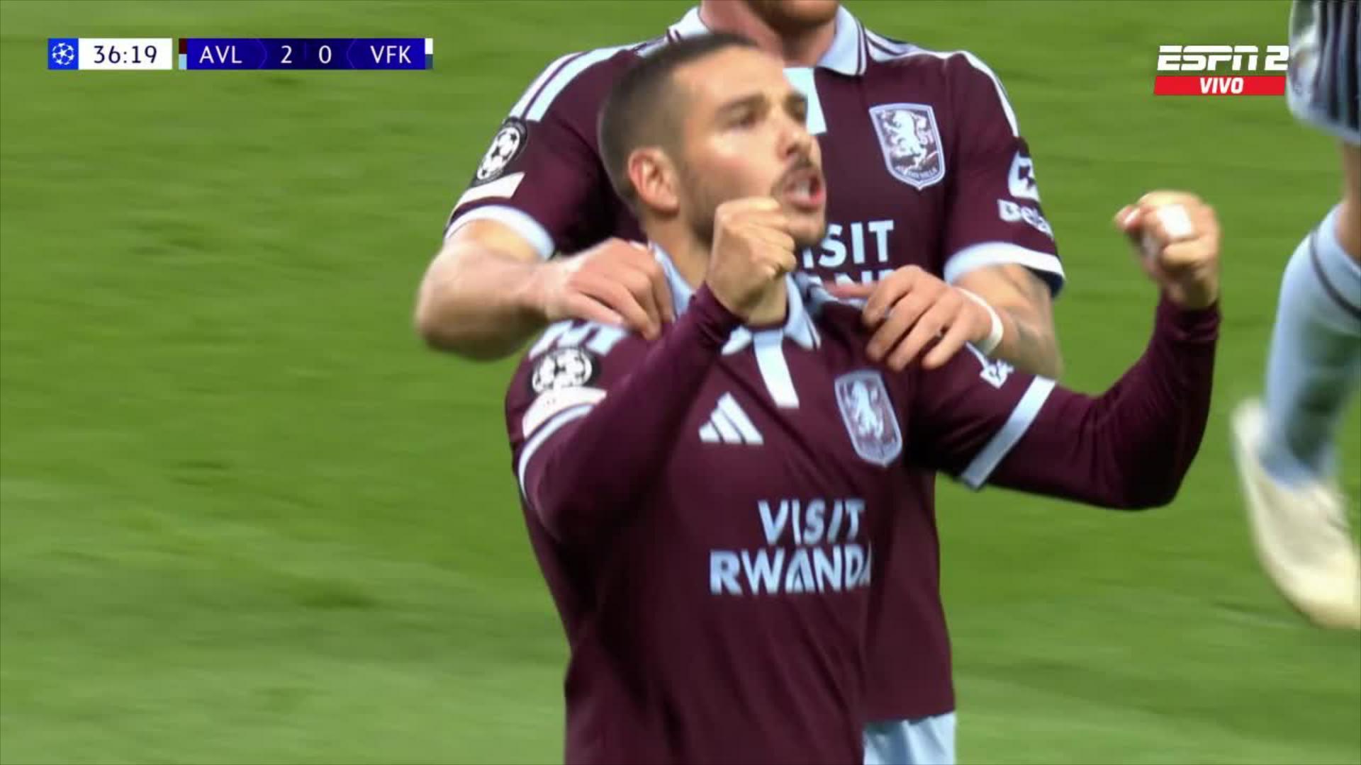 Con total tranquilidad, Buendía metió el 2-0 de penal para Aston Villa