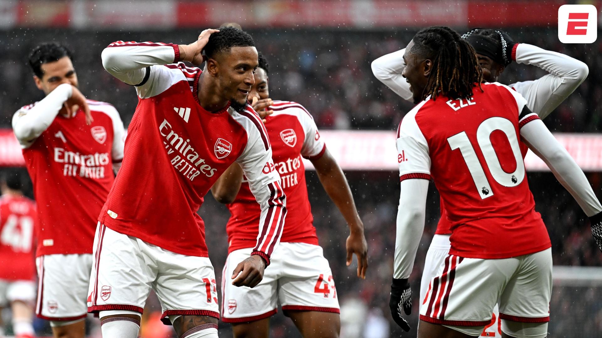 Arsenal gana y es co-líder de la Premier League