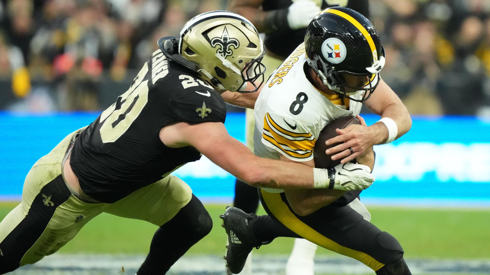 Rodgers throws TD pass in Paris as Steelers beat Saints 16-10 in NFL's regular-season France debut