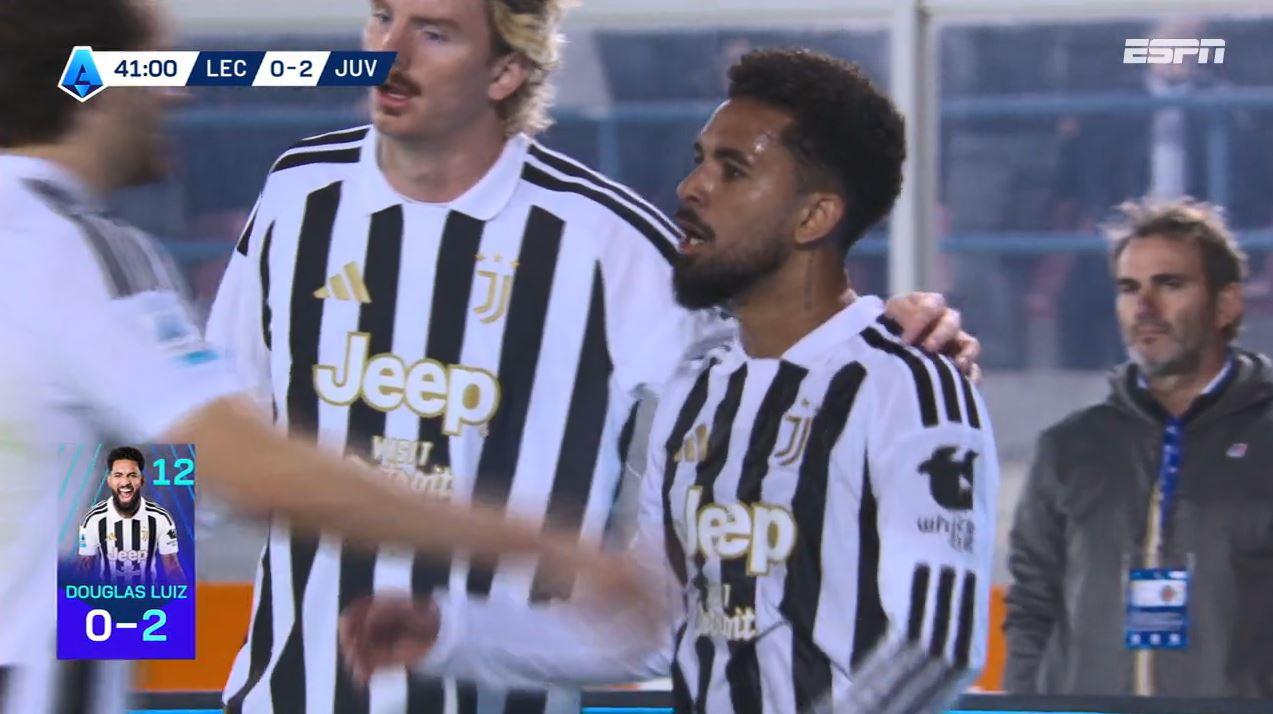 Segundo gol da Juve! Douglas Luiz arrisca de primeira de fora da área e amplia contra o Lecce