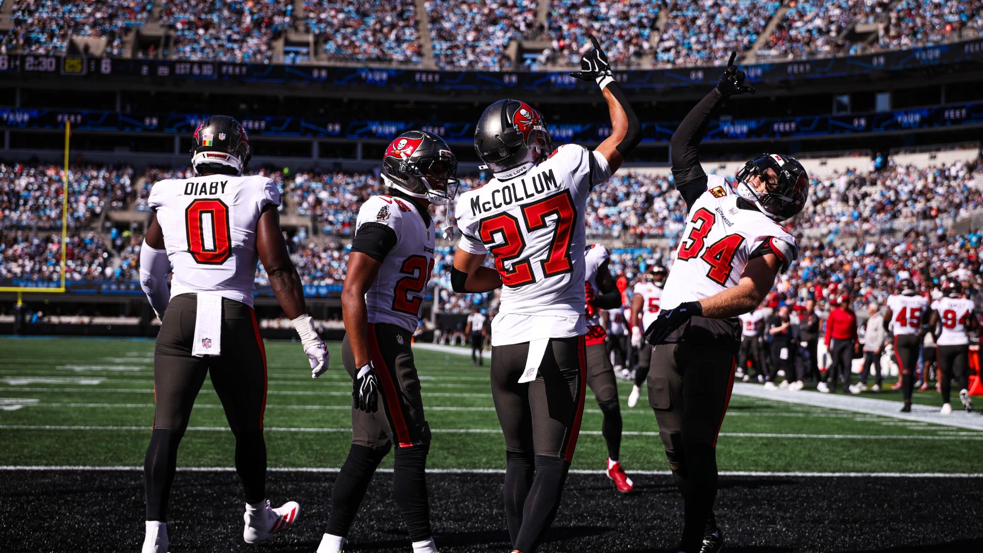 ¡Los Bucs superan con facilidad a los Panthers en una importante victoria divisional!
